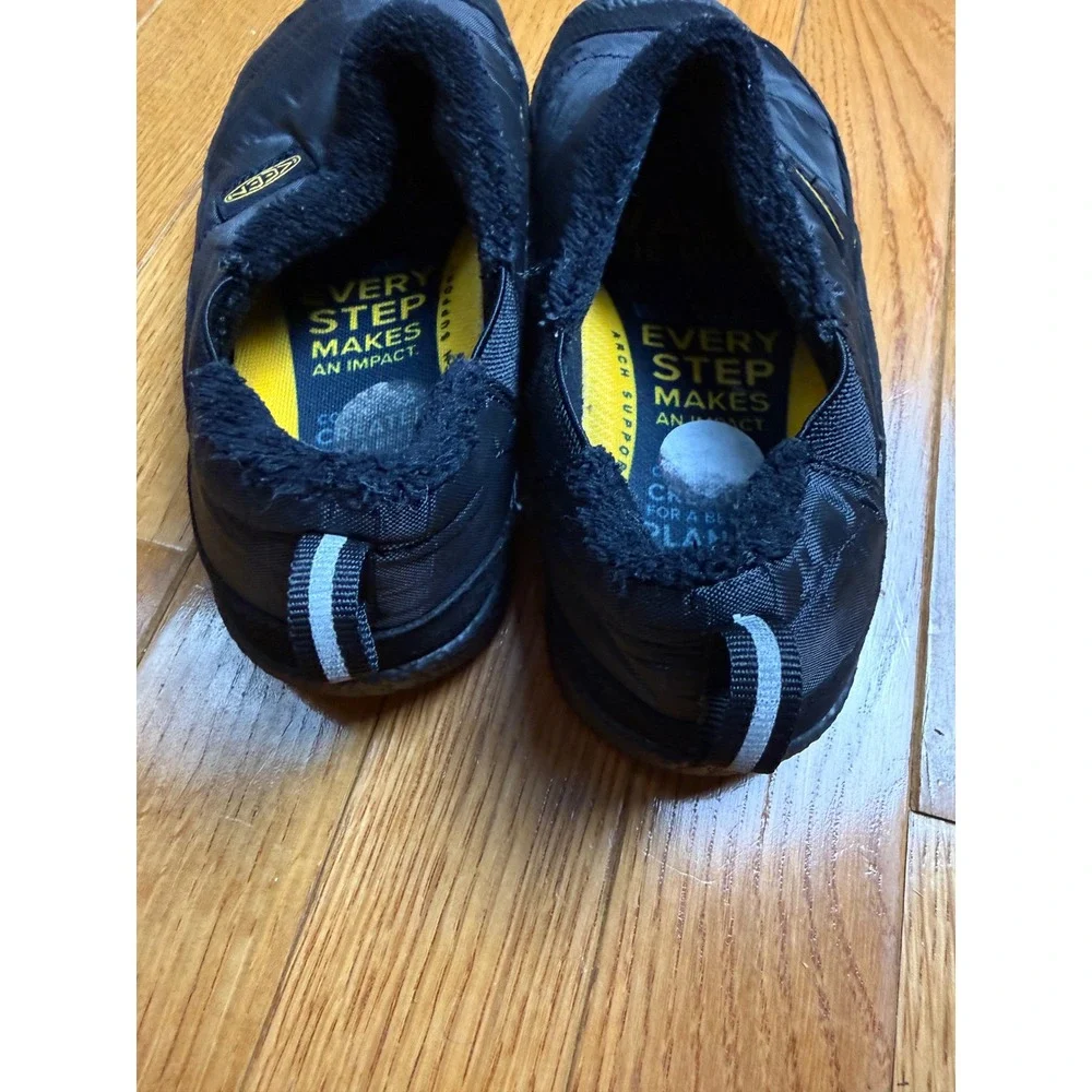 KEEN Kids Howser II Black Quilted Fleece Lined Slip‎ On Slipper Shoes Size 2 US